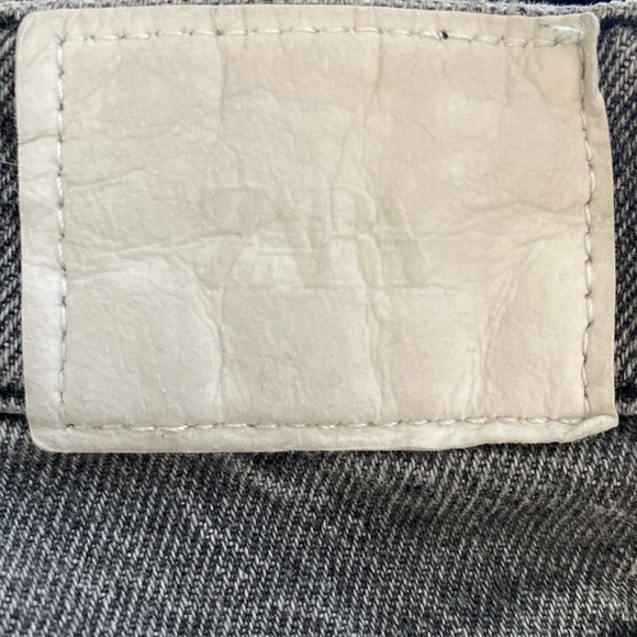 Zara High-Rise Faded Grey 100% Cotton Denim Jeans with Raw Hem Sz 4 - Picture 9 of 10